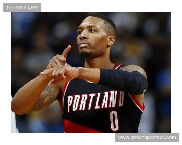 利拉德休赛期天天凌晨四点打卡训练馆，手机屏保还是账单？