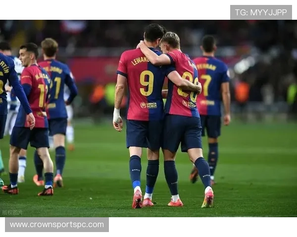 莱万欧冠稳定性：关键比赛表现与数据波动分析