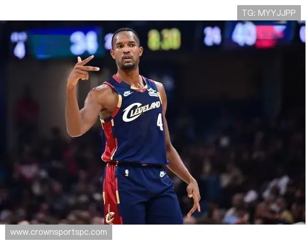 埃文·莫布里内线高效挡拆制造错位显著提升球队防守端表现