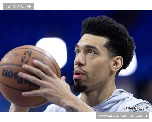 丹尼·格林无球跑动拉开空间，3D属性成战术关键