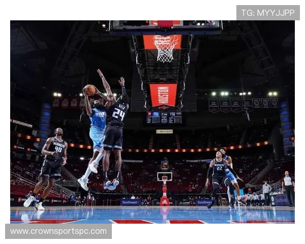 比卢普斯无球跑动改变防守布局，关键回合主导球队进攻节奏